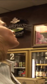 Blonde milf-schlampe von einem schwarzen schwanz gefickt