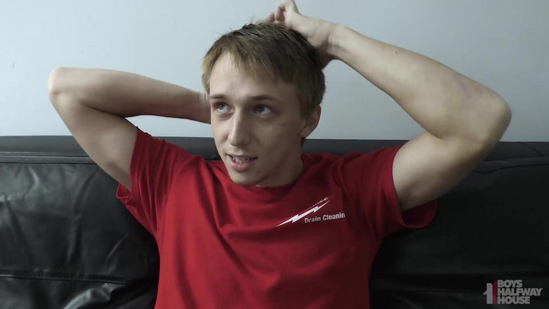 Boys half-way house: Besame ihn und füttere ihn