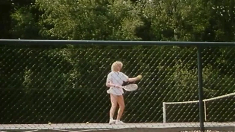 Java Consulting: Marilyn jess si arrapa guardando le ragazze giocare a tennis