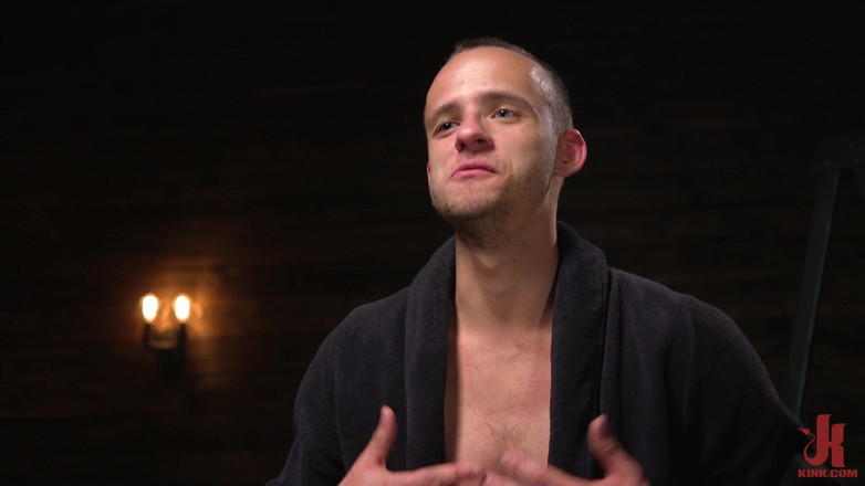 Kink Men Classics: Nate Grimes Hung Stud podrobí židli Gimp room