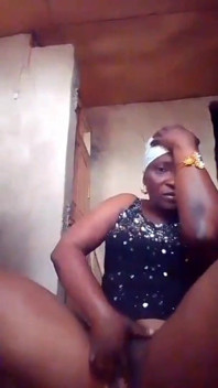 Fat Sugar Mama Is Horny She Masturbating