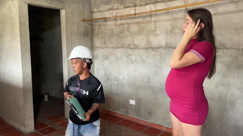 Julianaburning: Un petit ingénieur baise une fille enceinte en échange d’une inspection...