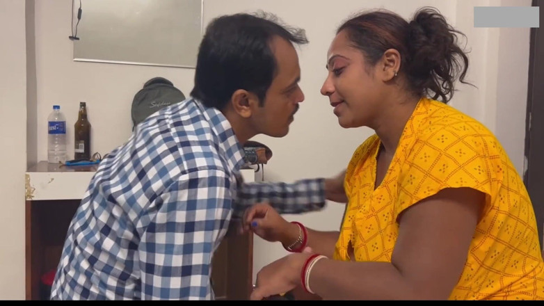 Indian porno creator: Bhabhi indiancă matură cu țâțe mari excitată futută de un inginer...