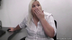 BBW Productions: BbW IT technička pracuje s její pusou a chcaní