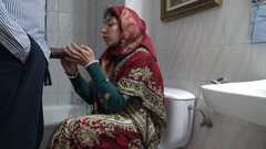 Souzan Halabi: Matrigna amatoriale turca perversa che succhia un grosso Gallo nero...