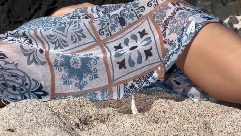 Emma Voyeur: Caught Girl While She Fingering Her Pussy on the Beach