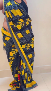 Pembantu hot india dengan pantat bahenol dan toket besar lagi asik ngentot memeknya pakai kain sosis & blus di hotel arab!