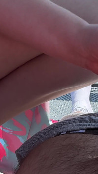 Menina Rabuda Leva Seu Pau No Ponto De Vista - Tão Arriscado Sexo Público