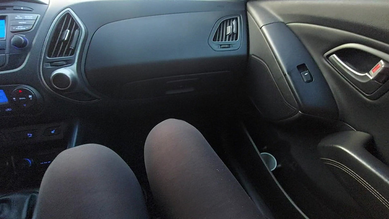 Step Mommy: O femeie matură elegantă ia un taxi dimineața pentru a...