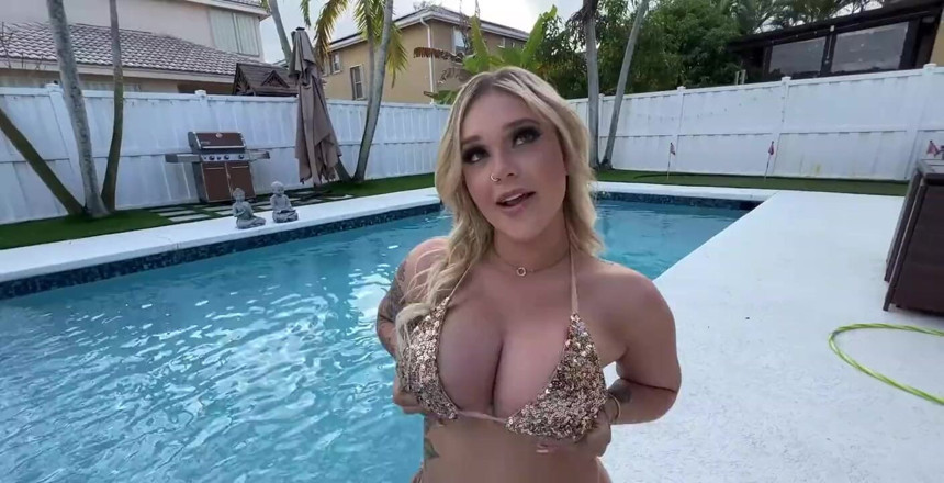 J-Mac: Big booty PAWG Kali Roses has the softest pussy and...