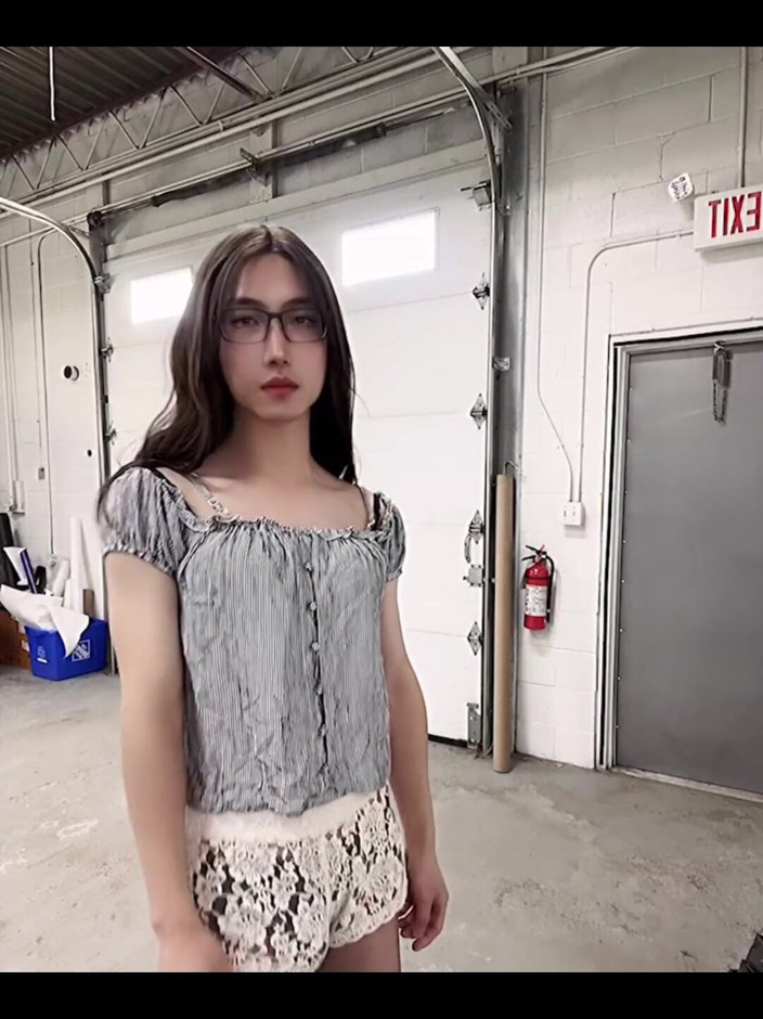 Eva Pans: Trying Some Outfit in the Shop