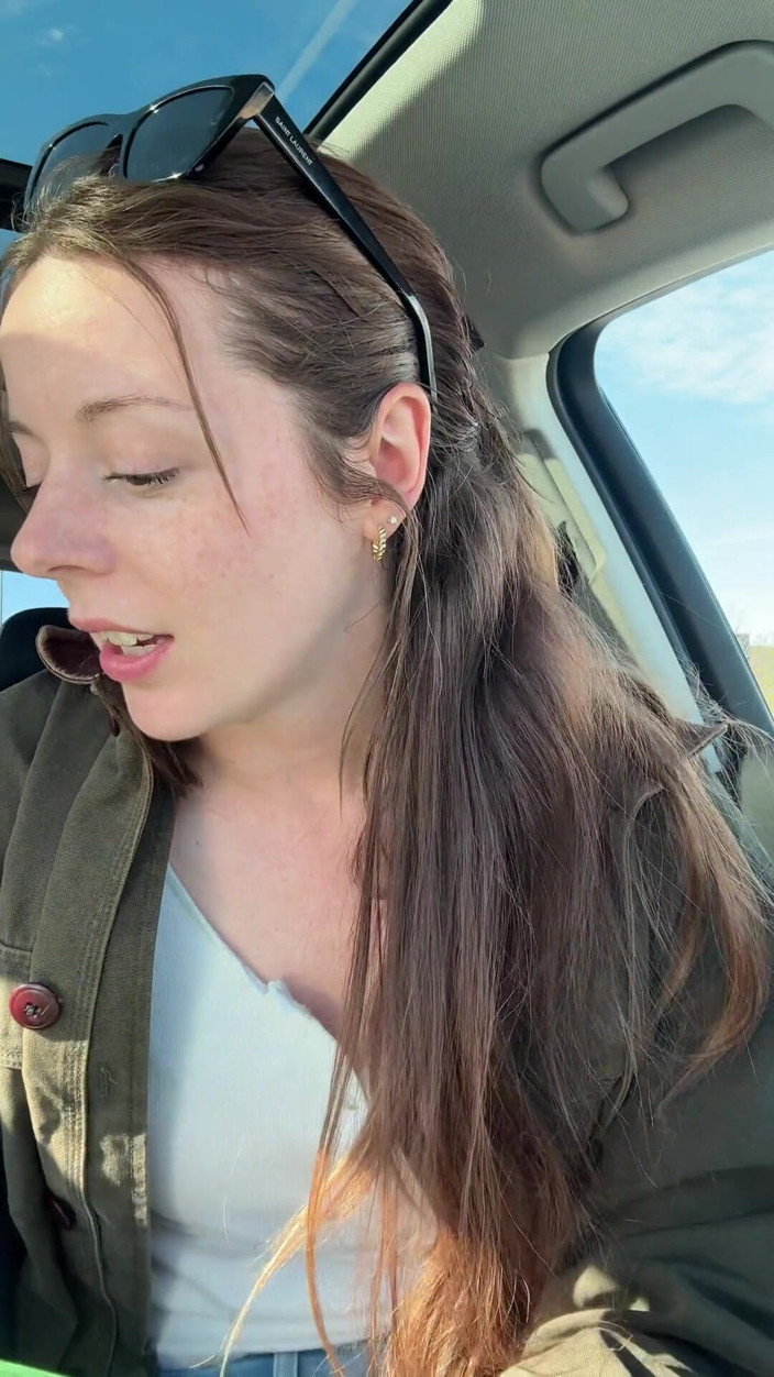 Nadia Foxx: スマットを探している間、本屋で射精しないようにする