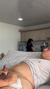 ตอนที่ฉันกำลังเช็ดเฟอร์นิเจอร์ พี่เขยเย็ดตูดฉันต่อหน้าน้องสาวเล