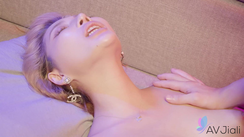 AV Jiali: Stacy i przyjaciele spędzają dzień na łodzi bawiąc się i ruchając...