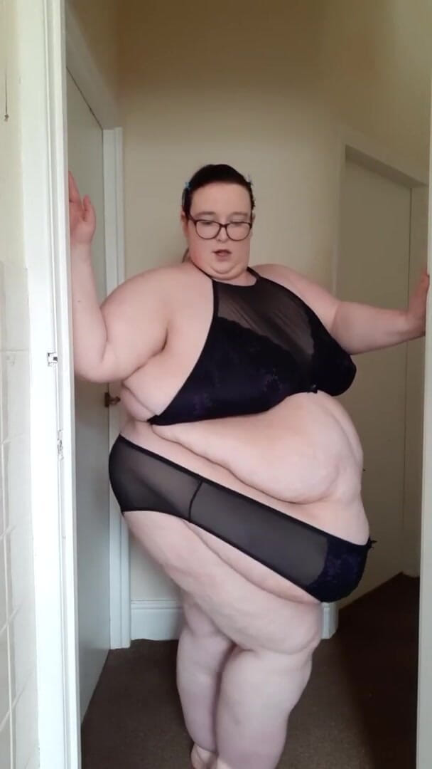 SSBBWLadyBrads: Pakaian dalam seksi pada tubuh comel ini
