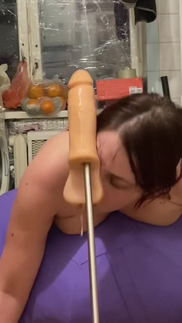Elena917: deepthroat och spotta spela med knull maskin