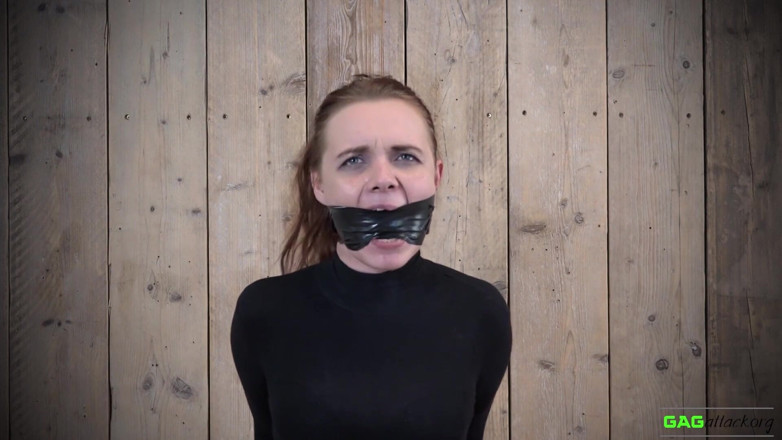 Gag Attack: Roxy - PVC टेप गला घोंटना