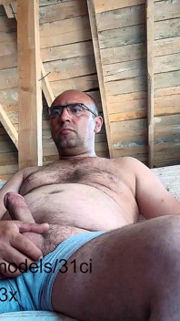 Üvey baba canlı yayında ve sonunda boşalıyor.