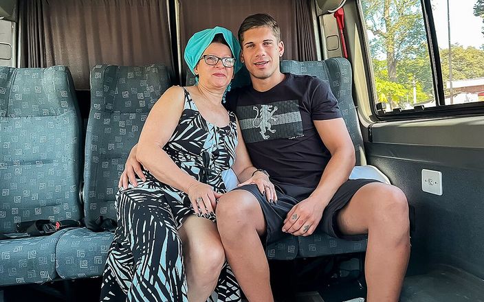 MaturePickup: Chtivá bbw babička je vybrána na šukání zadku
