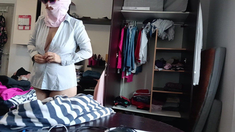 Amateur_MS: La Donna Amatoriale Si Diverte a Provare I Vestiti E...