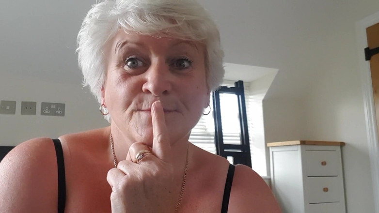 Uk Joolz: Hand/mouth fetish