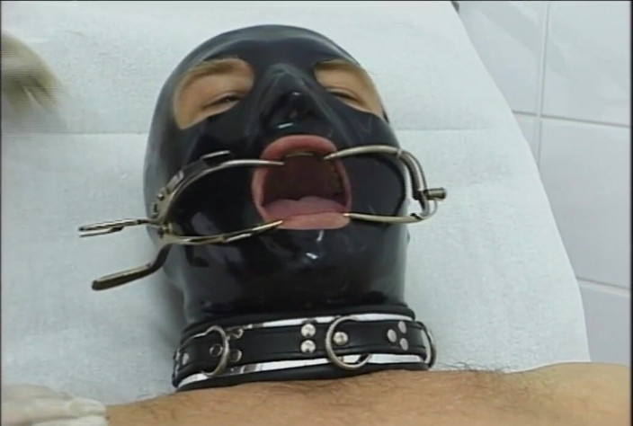 Absolute BDSM films - The original: Chicas humillan chico enmascarado
