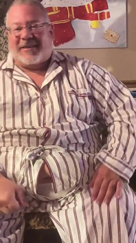 Padre gordo tem bunda grande e gorda