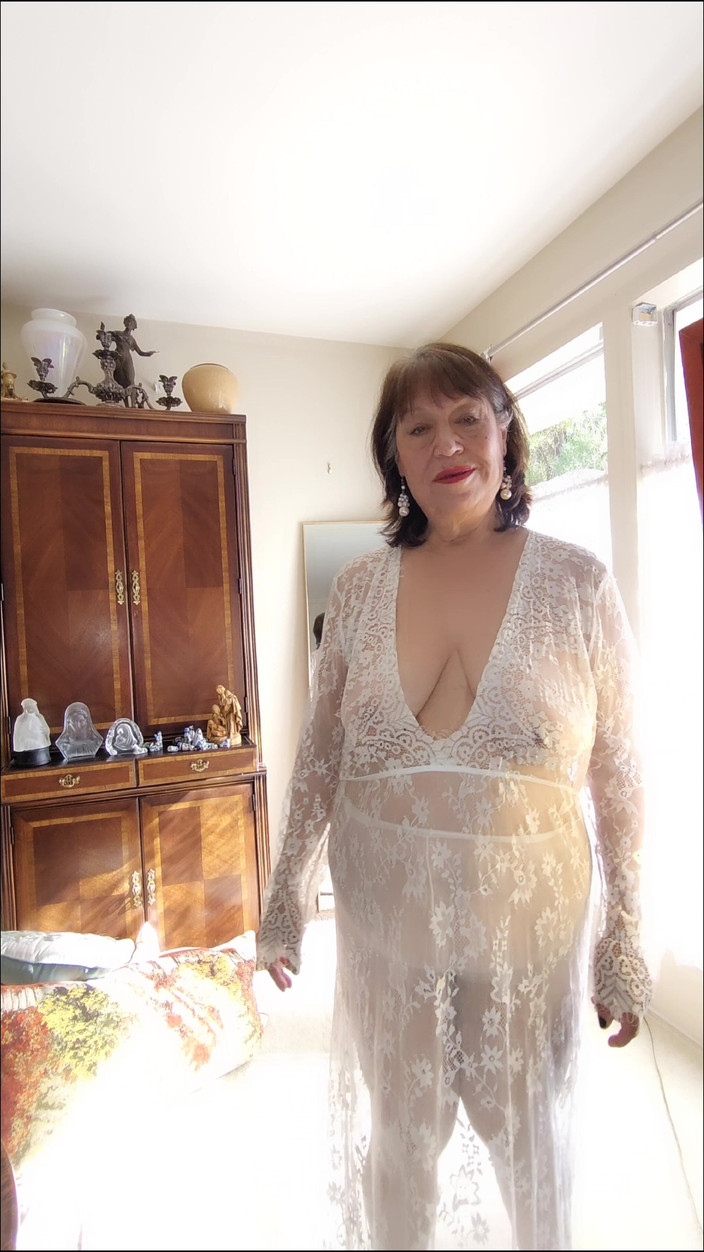 Zilah Luz: GILf balla spogliarello indossando collant