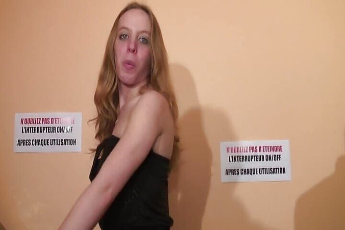 Planete Francaise: Красивую французскую крошку трахают два чувака в спортзале