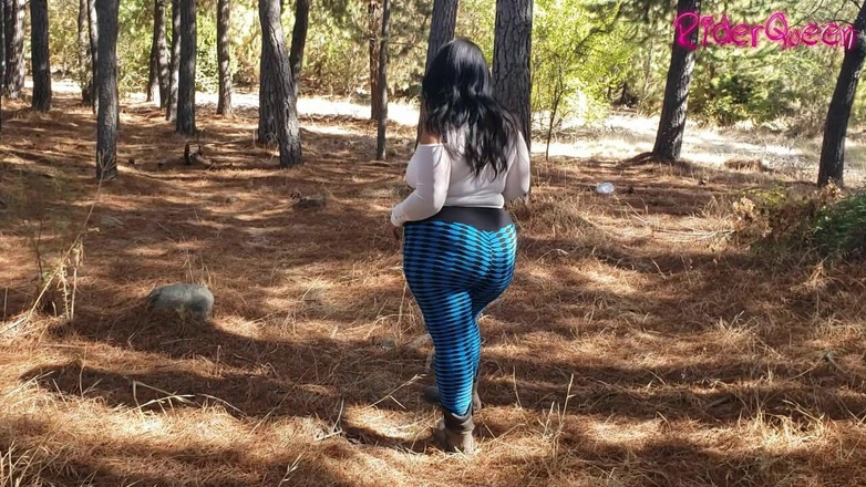 Riderqueen BBW Step Mom Latina Ebony: 脂肪のお尻を持つ継母は、官能的にタイトなカリプソパンツと歩きます3