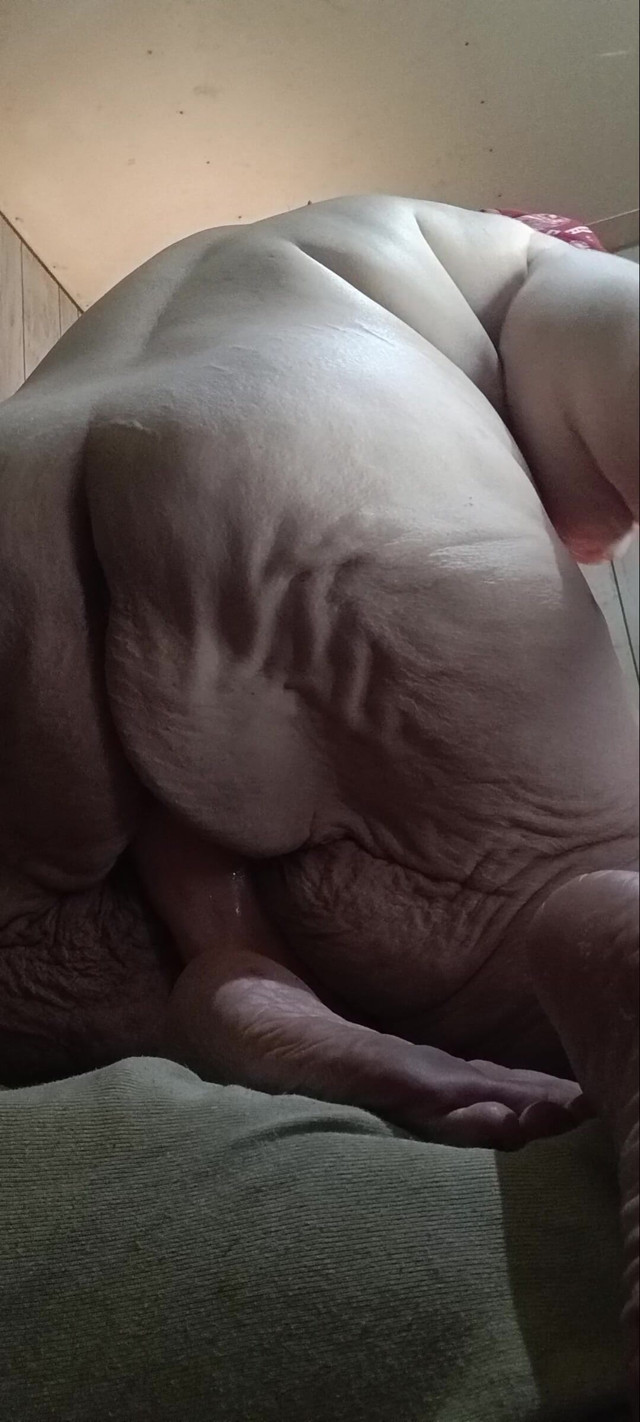 Nasty Whore Farting Again (Davis desires)