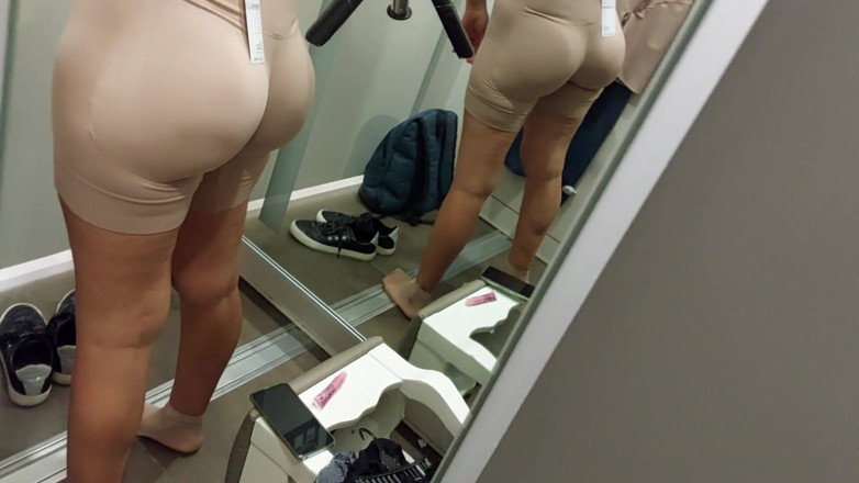 Amateur_MS: Quente amadora latina troca de roupa pelo da buceta