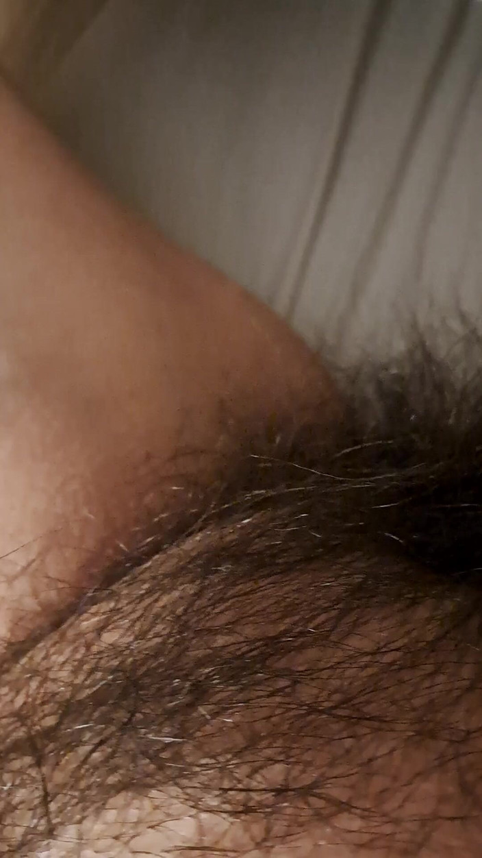 Mommy big hairy pussy: Masturbation rapide avec poils