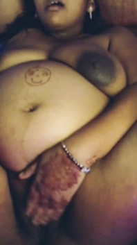 Nackte show, arsch fingaring im doggystyle mit muschi, fingaring sperma-show.