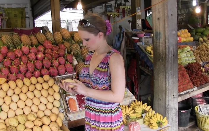 Casting66: Große Mango-masturbation in Thailand!