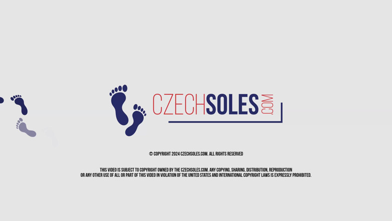 Czech Soles - foot fetish content: Styvsysters stinkande fötter står inför dominans