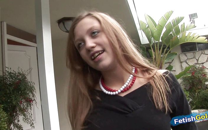 Teens Like it Hard: Zierliche blondine bekommt muschi von BBC in ihrem ersten pornofilm...