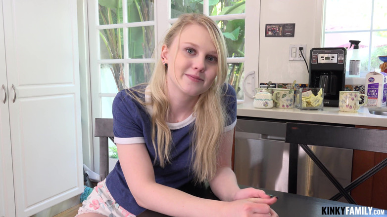 Kinky Family: Blackout fuck with a stepsis