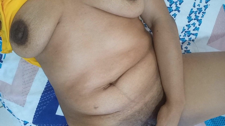 PATY PATY: Sexy žena v domácnosti chce jen strčit prsty do mokré kundičky