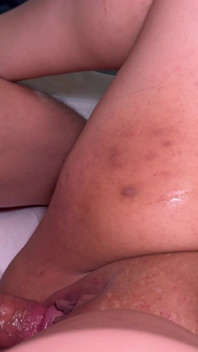 クローゼットの中から彼女の義理の兄が私たちを見ているのを見つけました