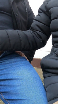 Karımın kız arkadaşı terasta bana elle muamele çekmesini görmek istedi