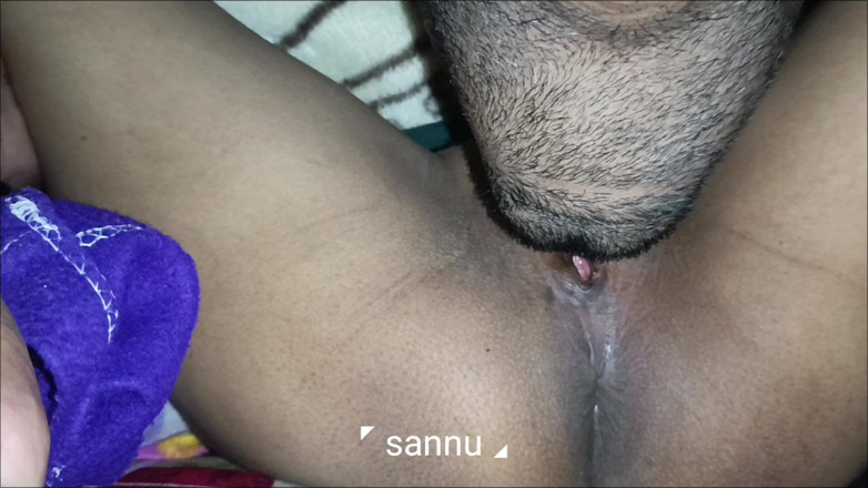 Deshi bhabhi24: E 'molto piacevole leccare la figa della moglie dopo aver applicato...