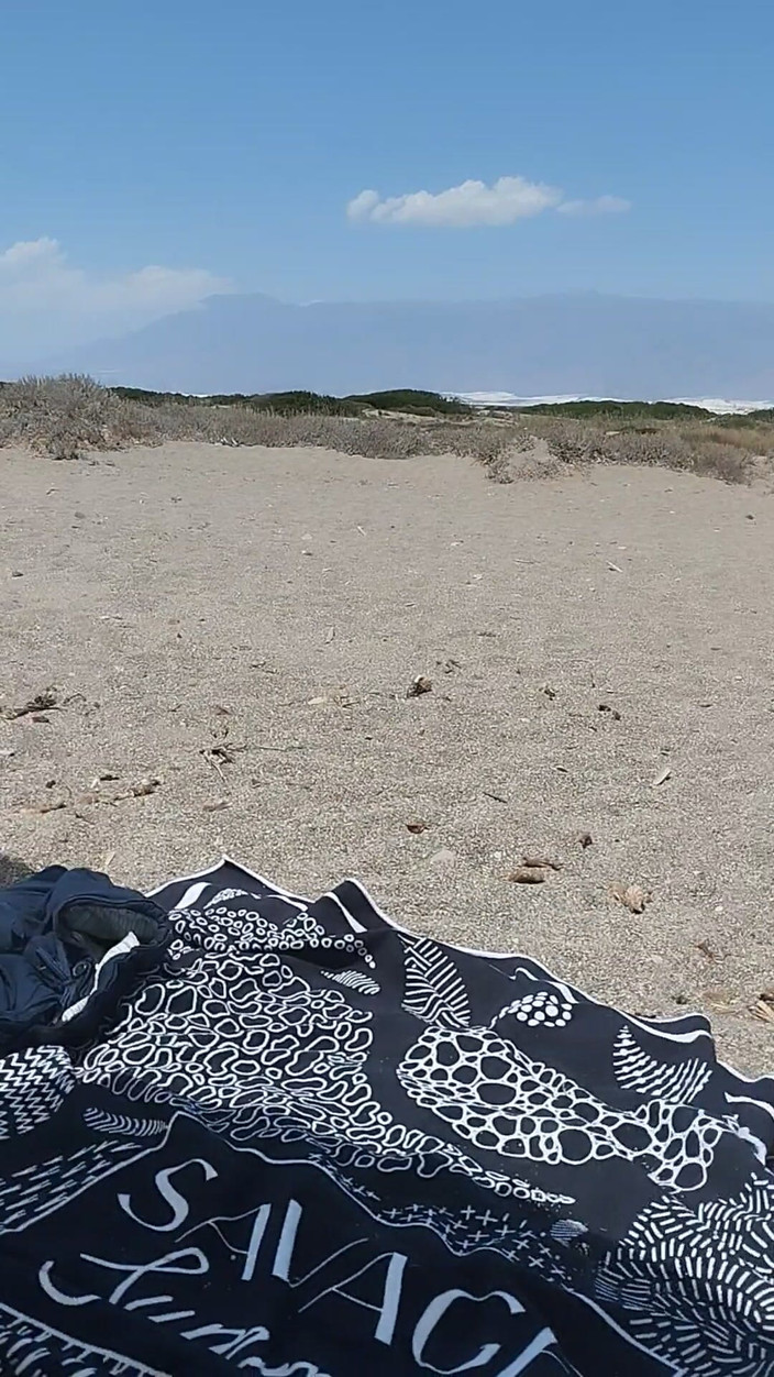 Morbosete000: In einem spitzen-tanga am strand