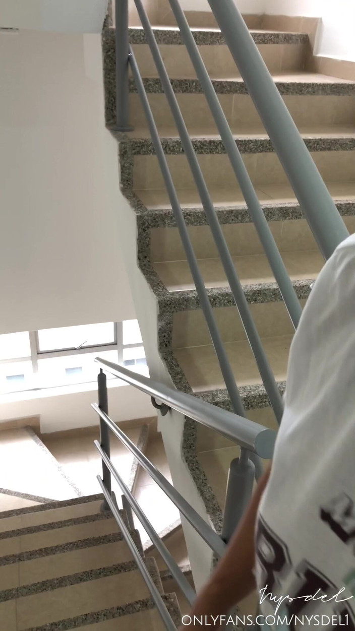 Nysdel: Teman wanita curang secara rahsia memberikan blowjob kepada kawan baik...