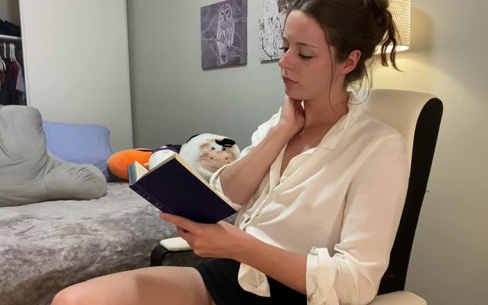 Nadia Foxx: Sexy Brunette Reading a Hot Romance Novel and Getting off...