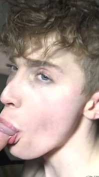 Mladá blondýna šukána heterosexuálním klukem