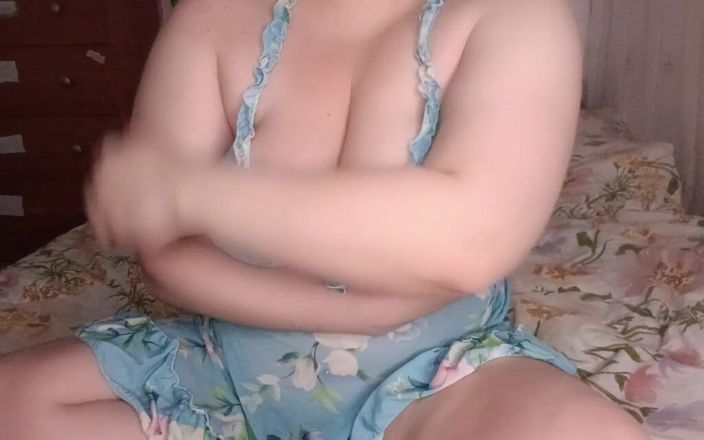 Dramatic Dumpster Fire: La bbw si masturba da sola con le tette morbide