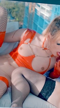 Super chica masturbándose