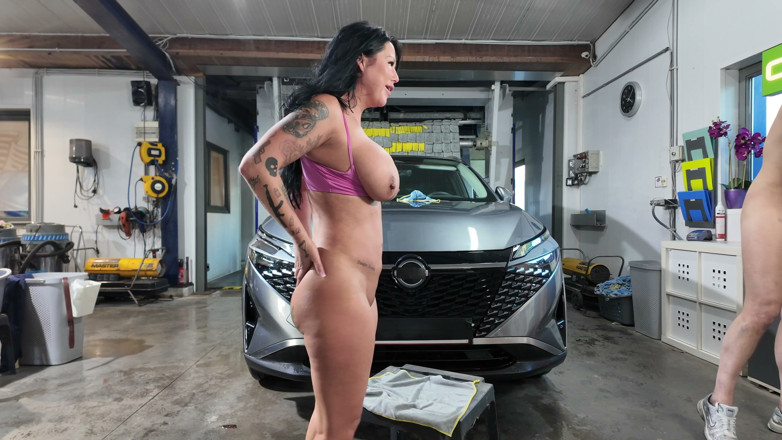 Praelise - The Art Of Desire: Cuci mobil bersama Lorena