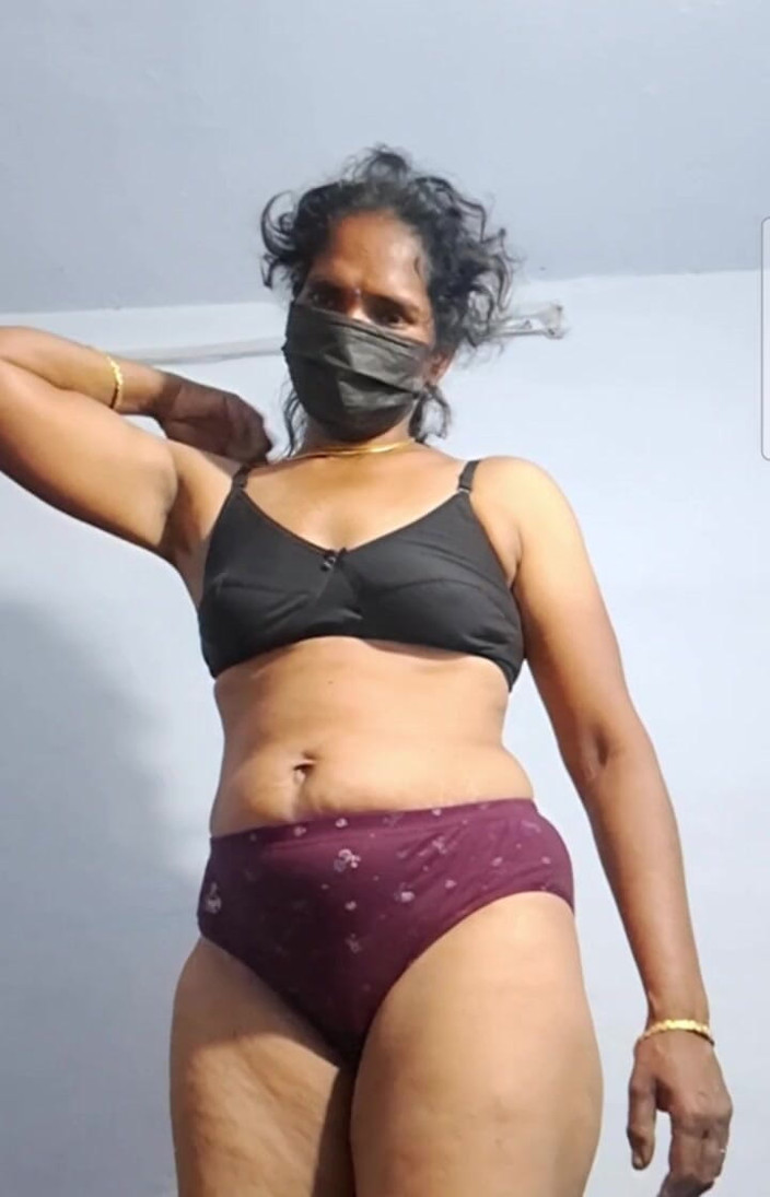 Jayaselvi: Mătușă tamilă apel video nud - partea -3 (cu audio)